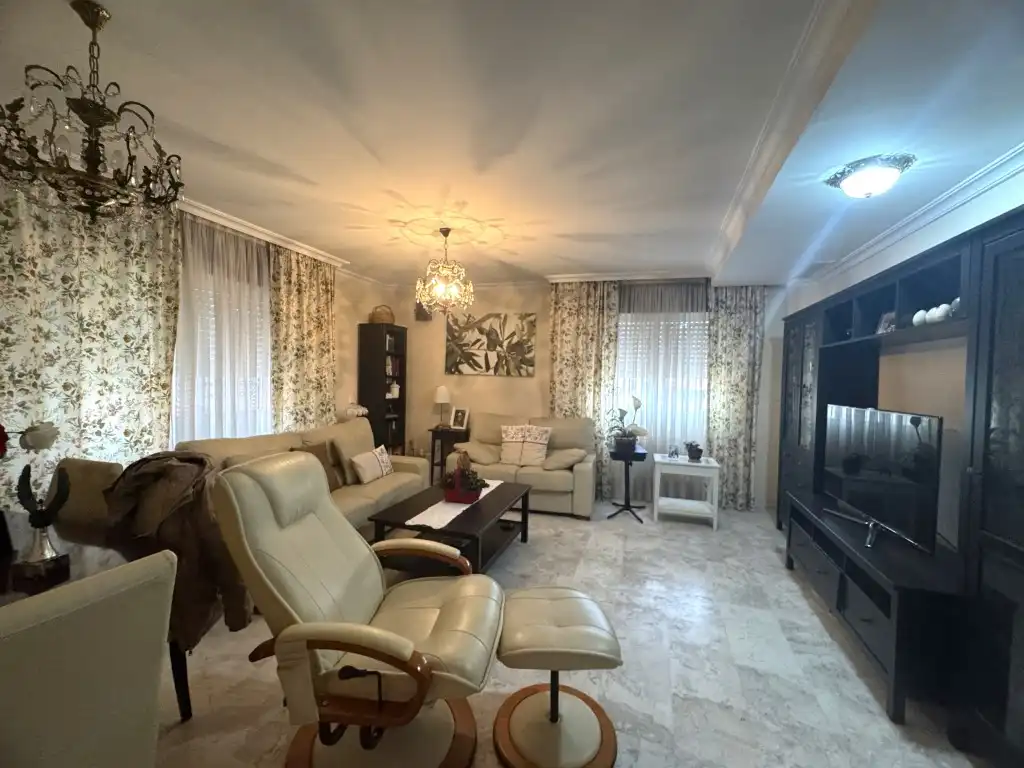 Wohnzimmer von Haus oder Chalet zum Verkauf in Algeciras mit Ofen und Waschmaschine