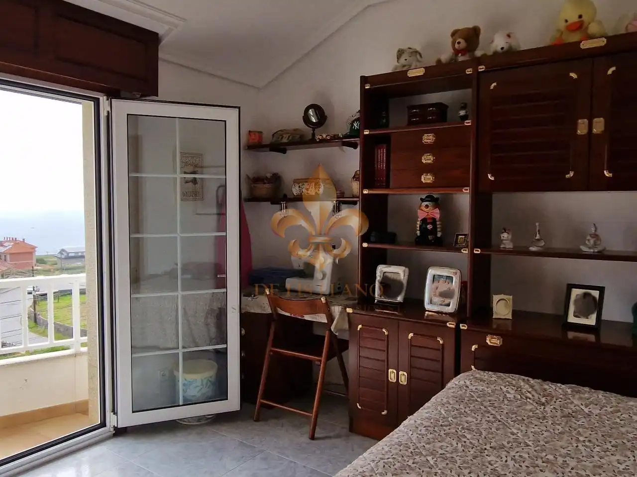 Habitación de Piso en venta en Oia con Calefacción, Terraza y Amueblado