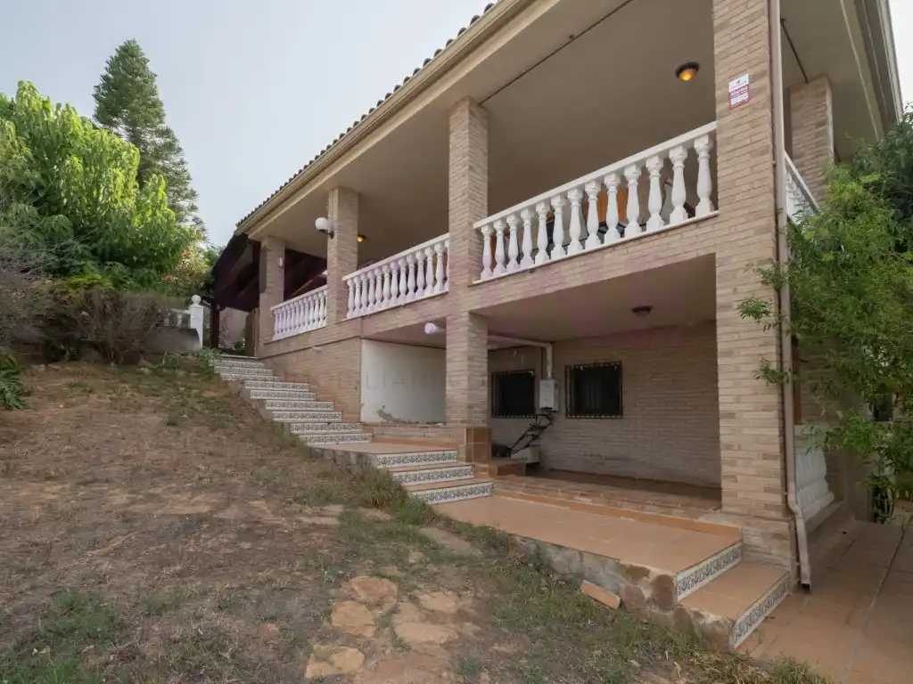 Exterior view of Houses for sale in Chiva  with Air Conditioner, Heating and Furnished