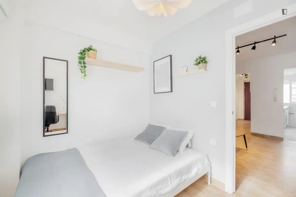 Dormitori de Apartament per a compartir en Jerez de la Frontera amb Moblat, Rentadora i Microones