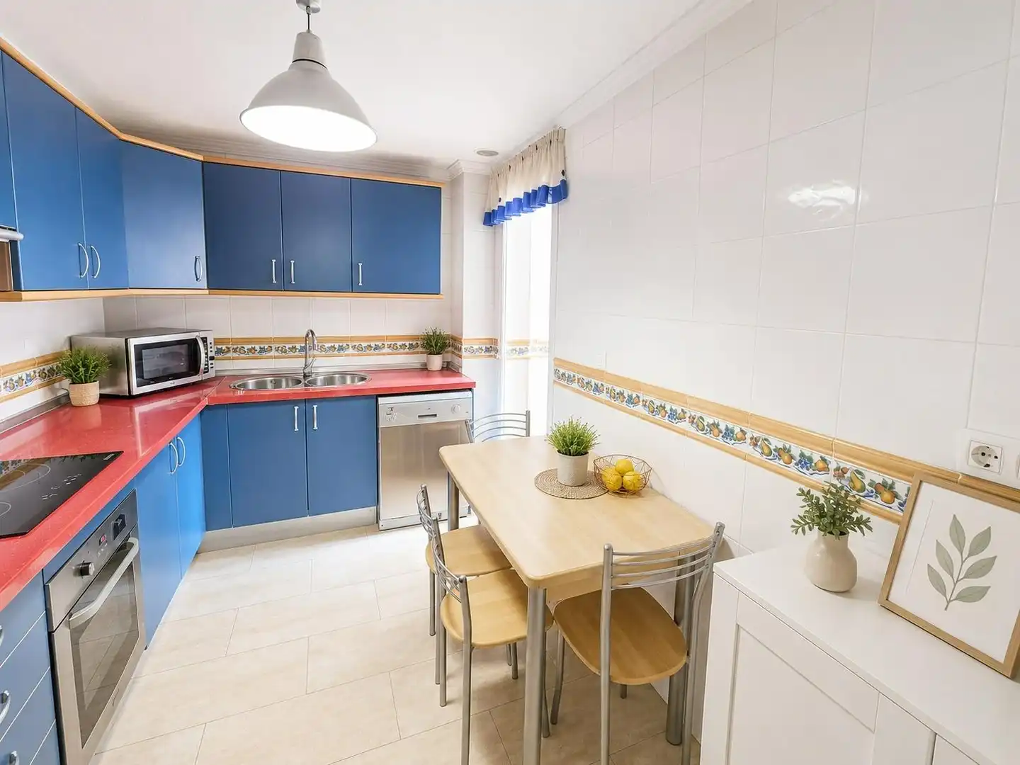 Cocina de Piso de alquiler en Málaga con Terraza, Amueblado y Piscina comunitaria
