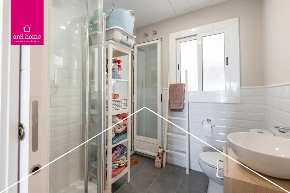 Badezimmer von Wohnung zum Verkauf in Esplugues de Llobregat mit Klimaanlage, Heizung und Parkett