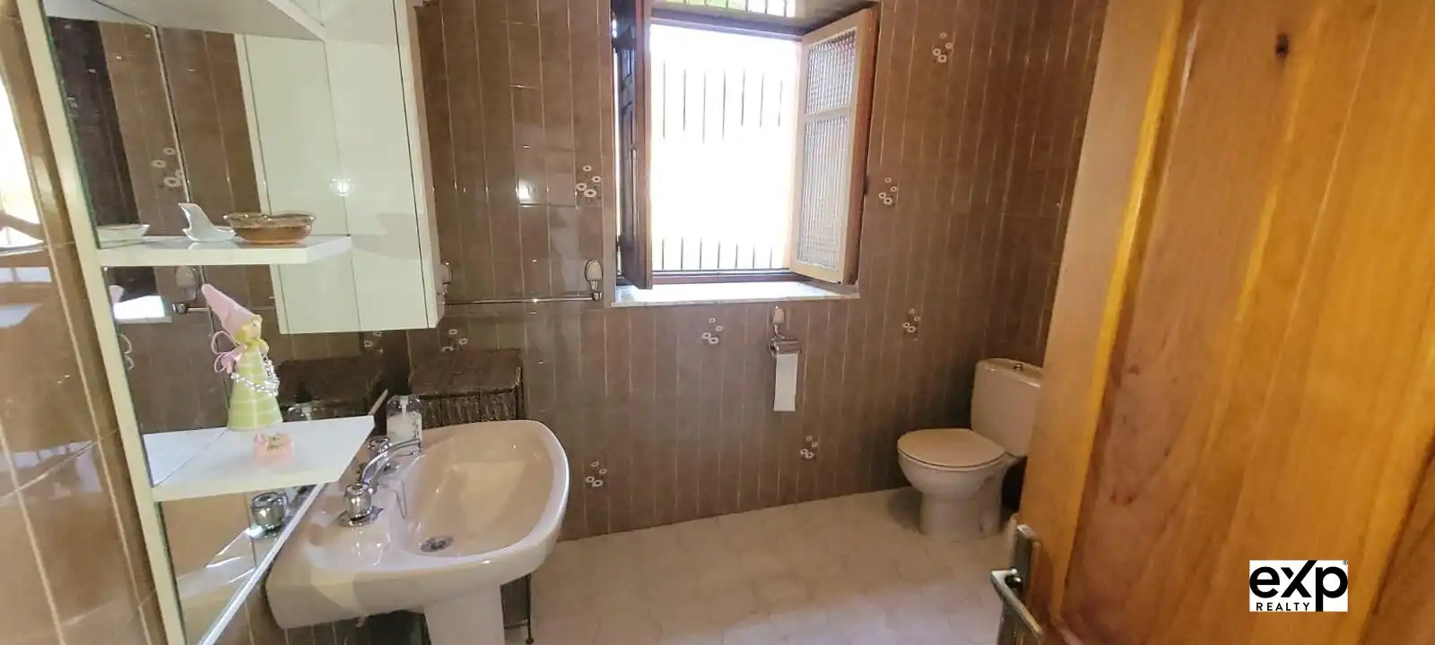 Bathroom of Detached homes for sale in O Valadouro    with Furnished