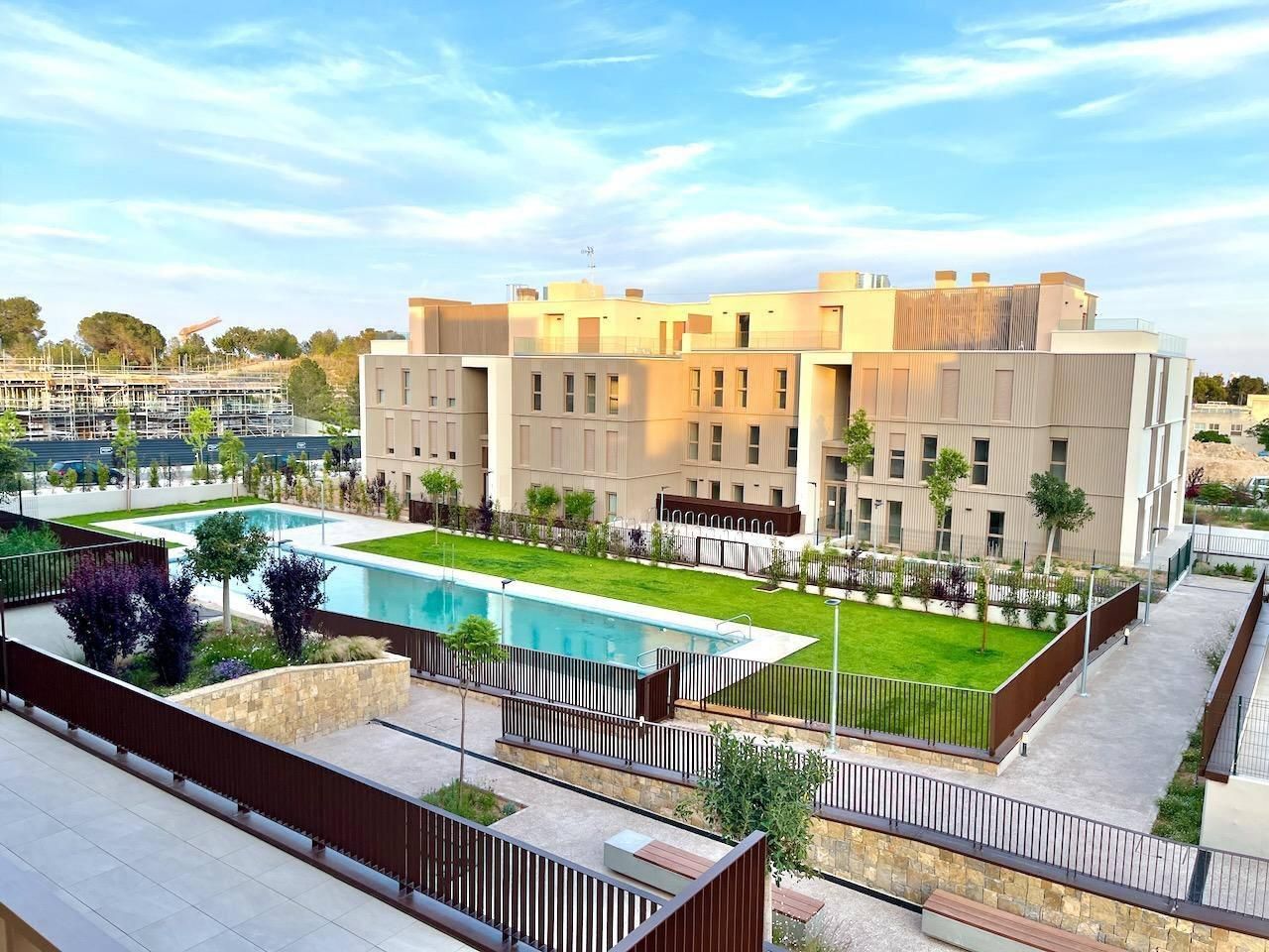 Piscina de Apartament en venda en Godella amb Aire condicionat, Calefacció i Terrassa