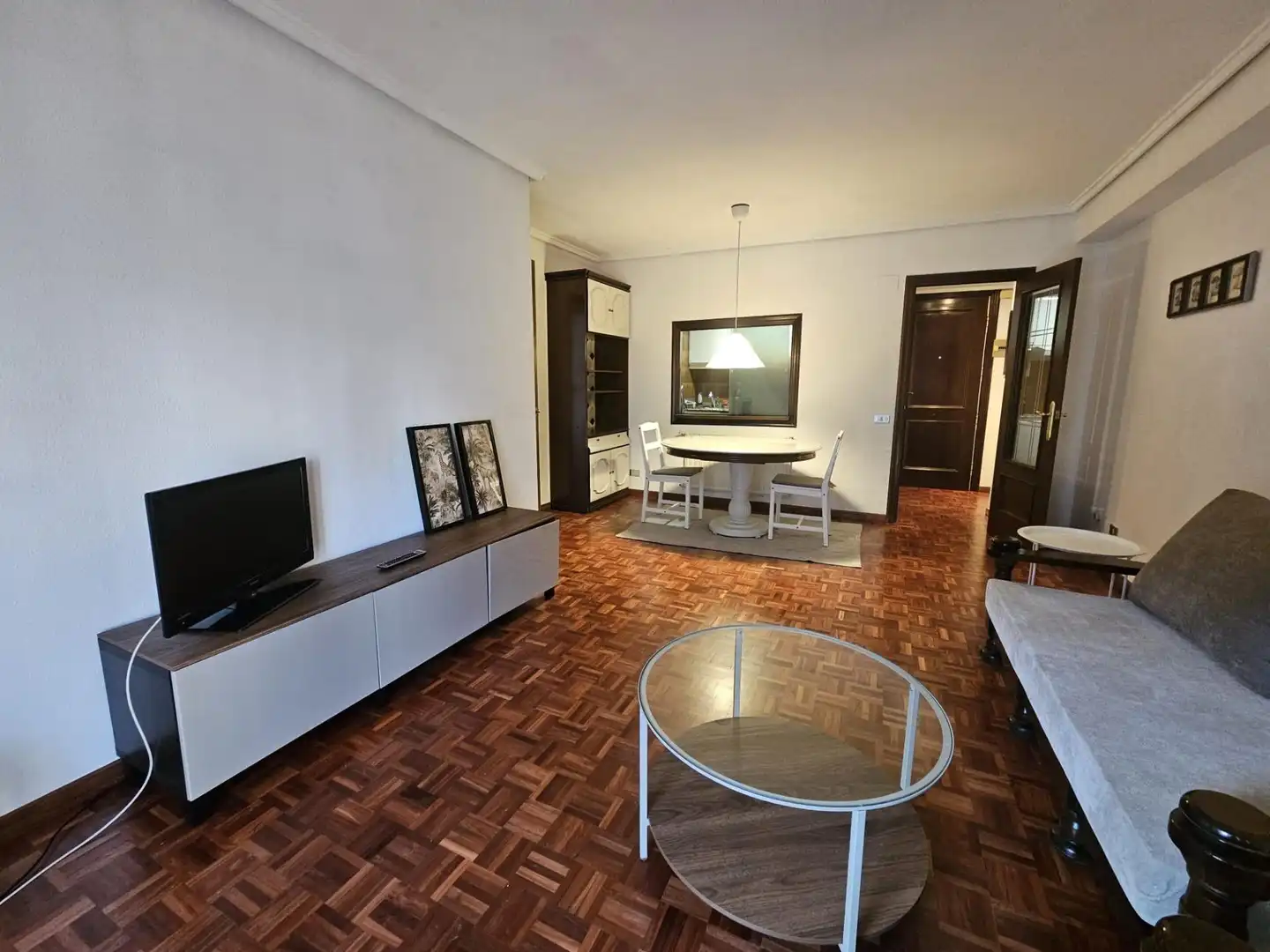 Sala d'estar de Apartament de lloguer en Salamanca amb Calefacció, Parquet i Moblat