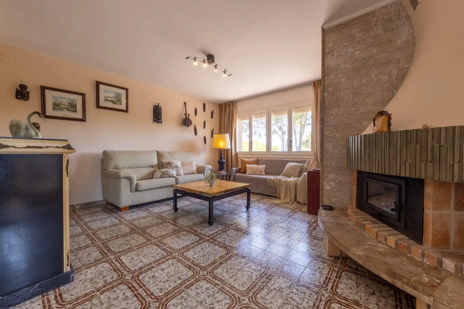 Sala d'estar de Casa adosada en venda en Salou amb Jardí privat, Terrassa i Traster