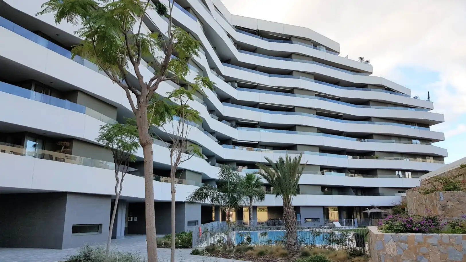 Vista exterior de Apartamento en venta en Alicante / Alacant con Aire acondicionado, Calefacción y Terraza