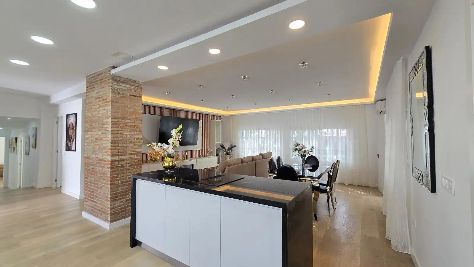 Sala d'estar de Casa o xalet en venda en Torremolinos amb Aire condicionat, Terrassa i Traster