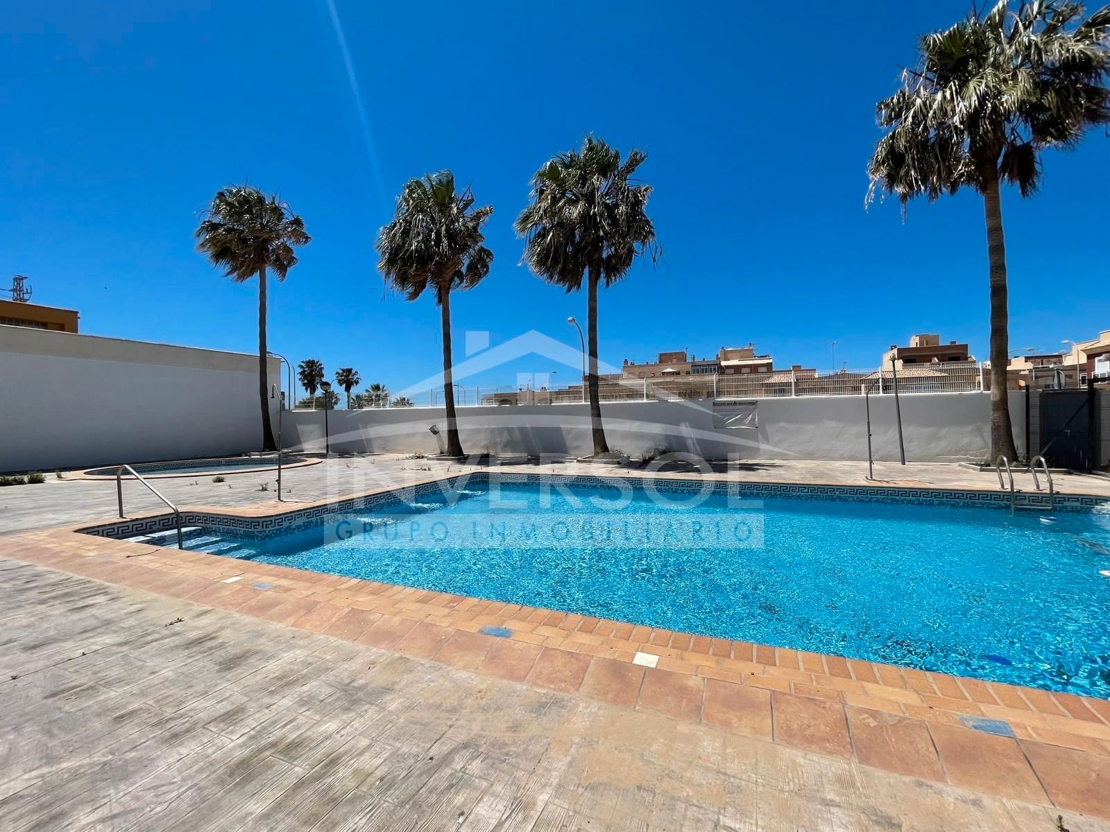 Piscina de Ático en venta en El Ejido con Terraza, Amueblado y Piscina comunitaria