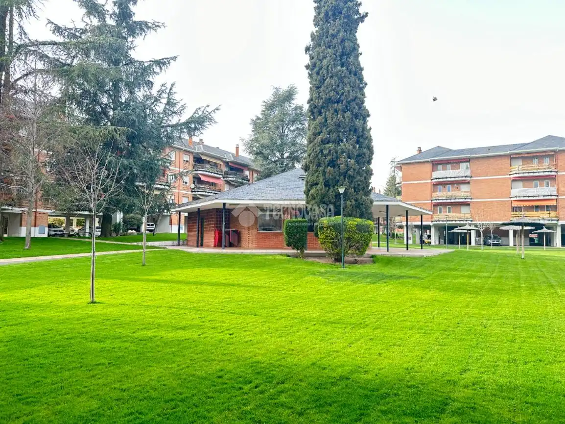 Vista exterior de Piso en venta en Galapagar con Calefacción y Terraza