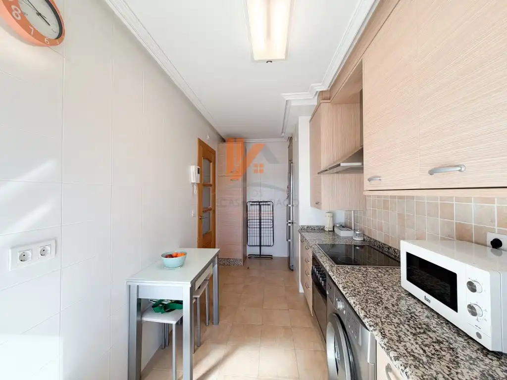 Cocina de Piso en venta en Santiago de Compostela  con Terraza, Amueblado y Horno