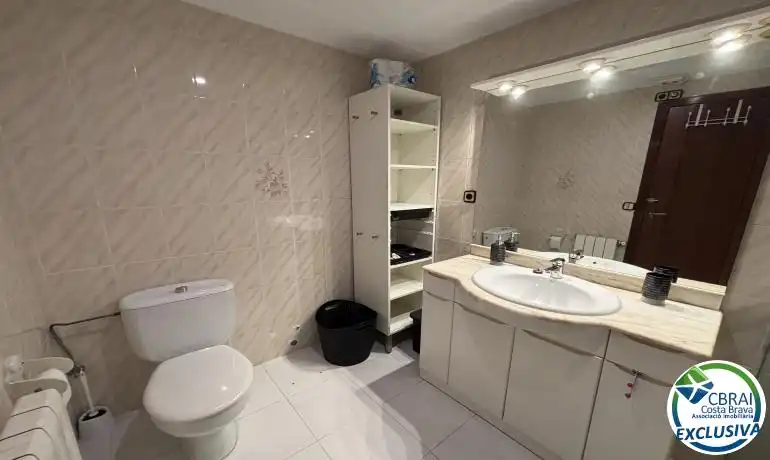 Bany de Apartament en venda en Roses amb Calefacció i Moblat