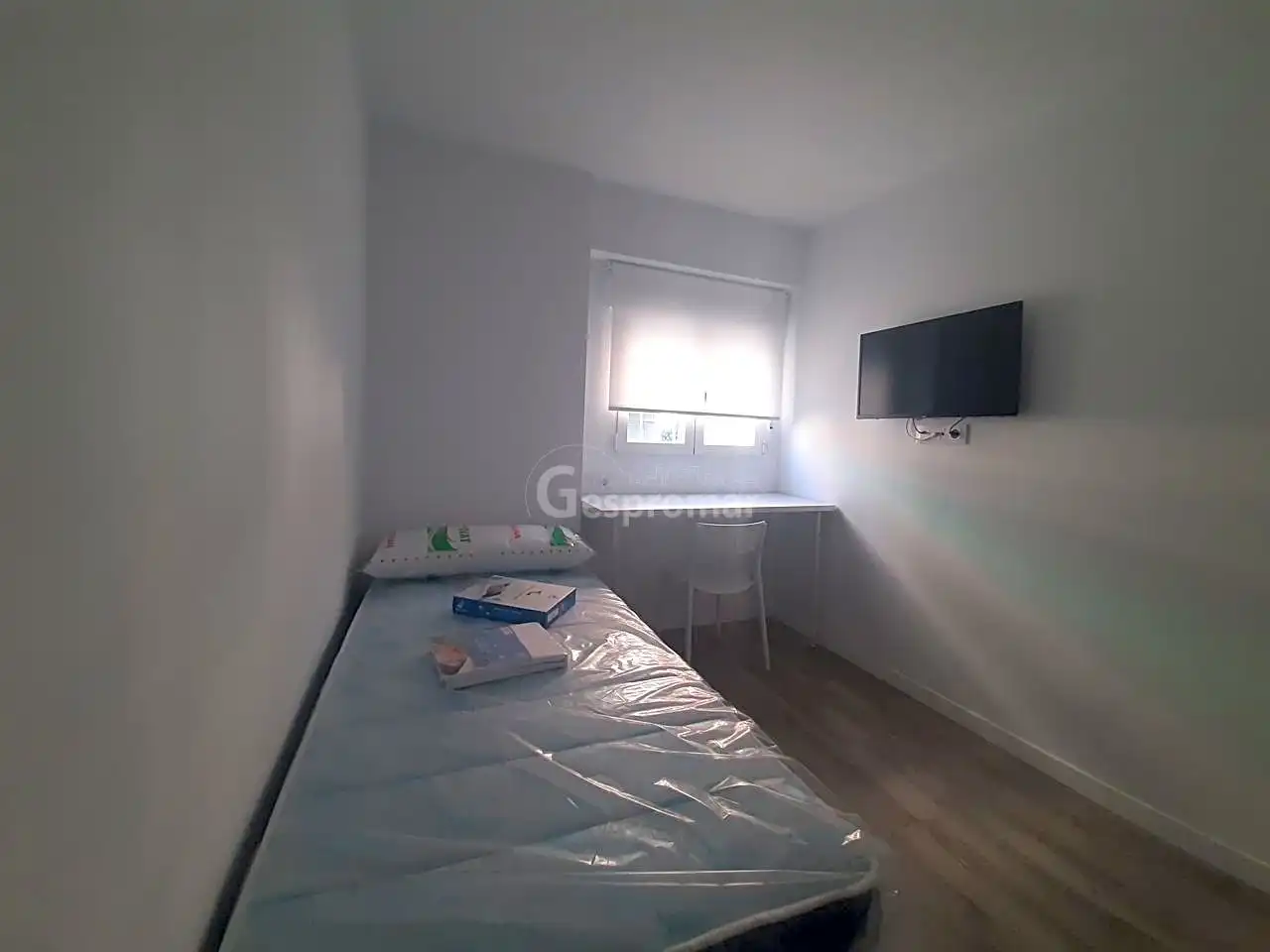 Bedroom of Flat for share in Madrid  with Air Conditioner, Heating and Furnished