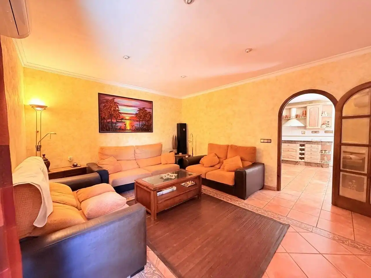Sala d'estar de Casa o xalet en venda en L'Alfàs del Pi amb Aire condicionat, Calefacció i Jardí privat