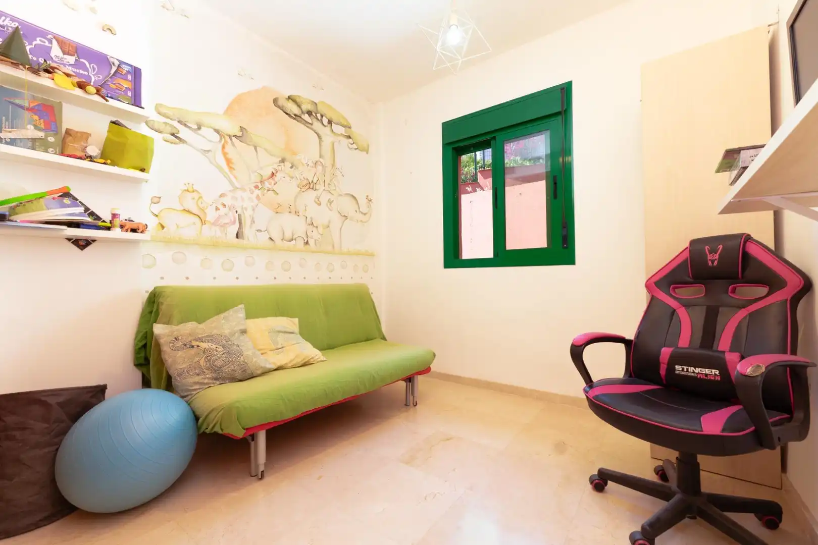 Habitación de Dúplex en venta en Fuengirola con Terraza, Trastero y Piscina comunitaria