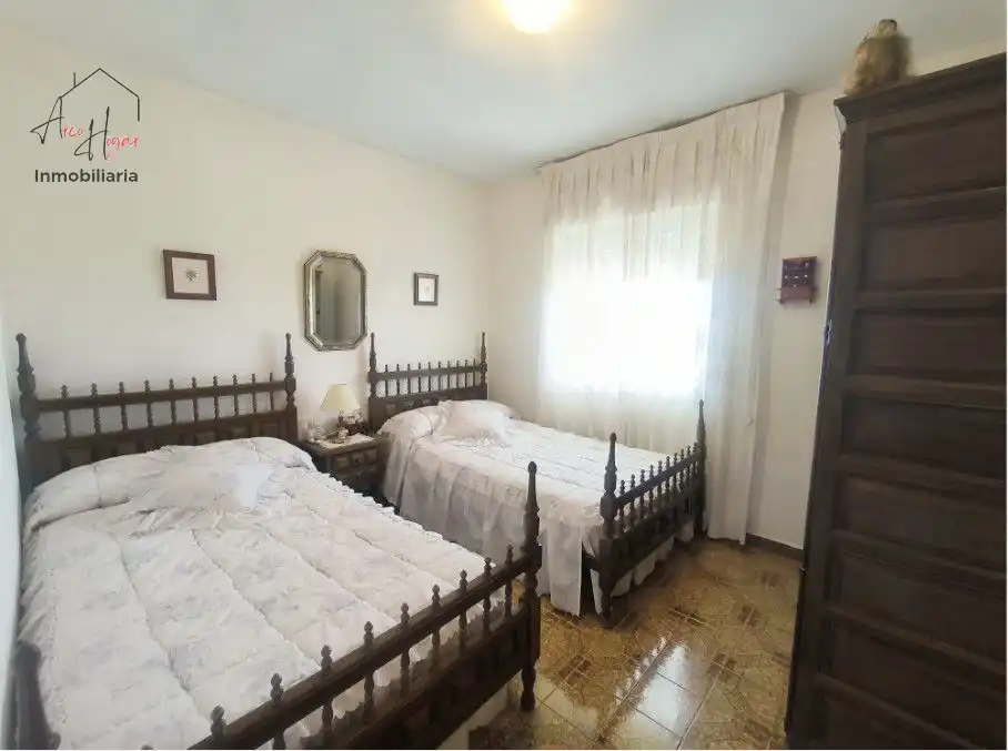 Habitación de Casa o chalet en venta en Calvarrasa de Abajo con Calefacción, Terraza y Trastero