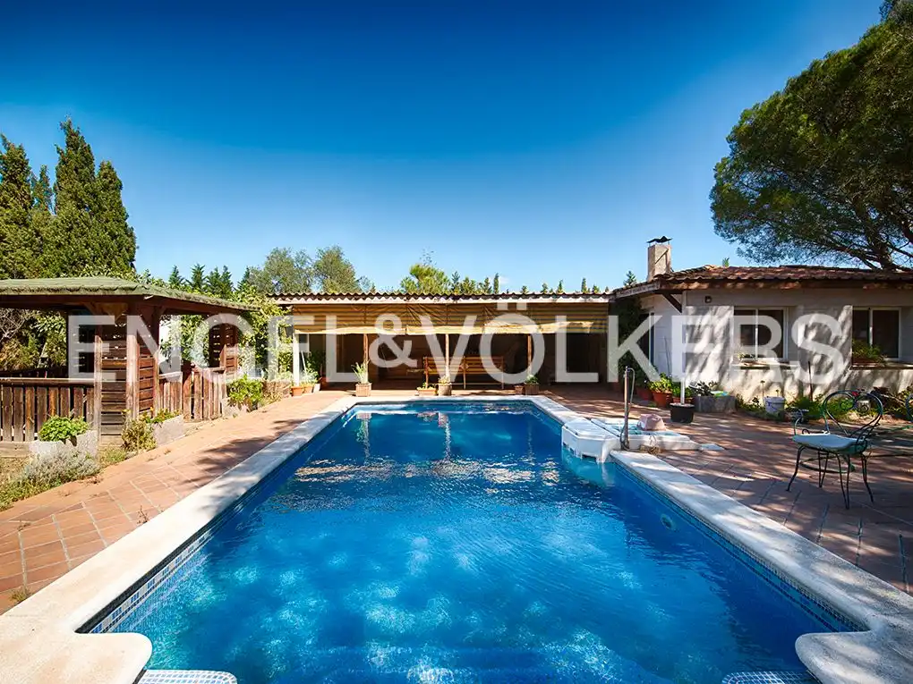 Außenansicht von Haus oder Chalet zum Verkauf in Mollet de Peralada mit Heizung, Terrasse und Abstellraum