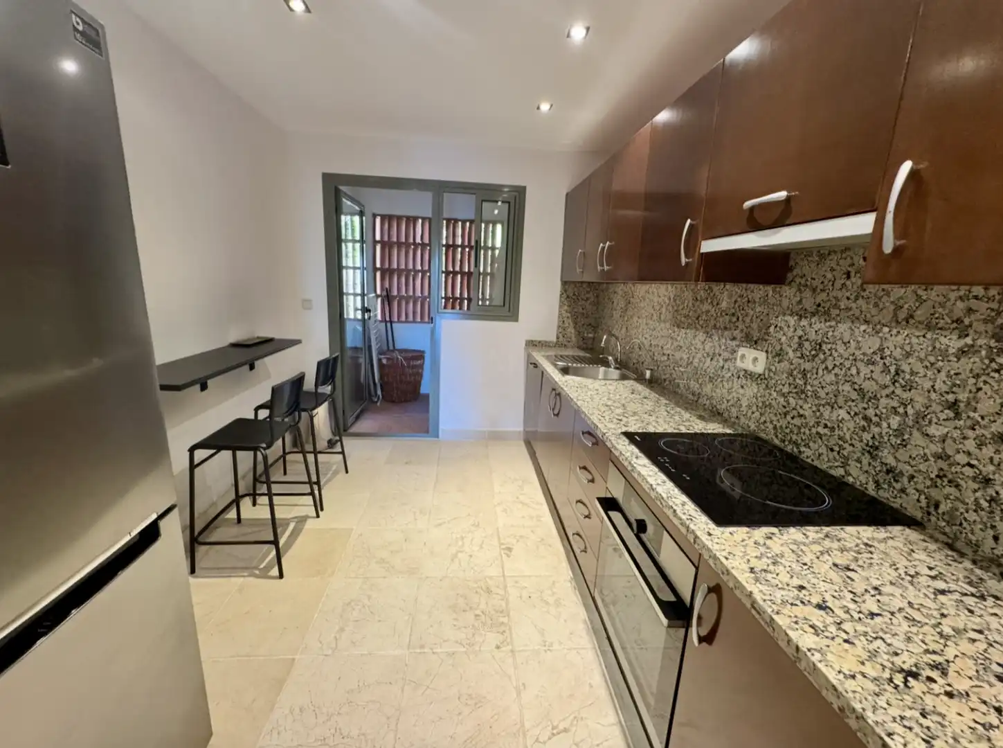 Cuina de Apartament de lloguer en Benahavís amb Aire condicionat, Calefacció i Terrassa
