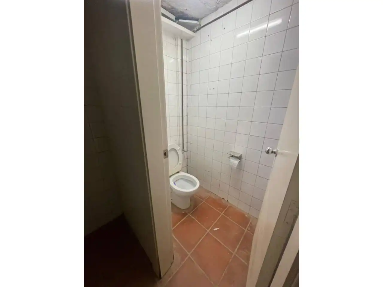 Bathroom of Industrial buildings for sale in Mollet del Vallès