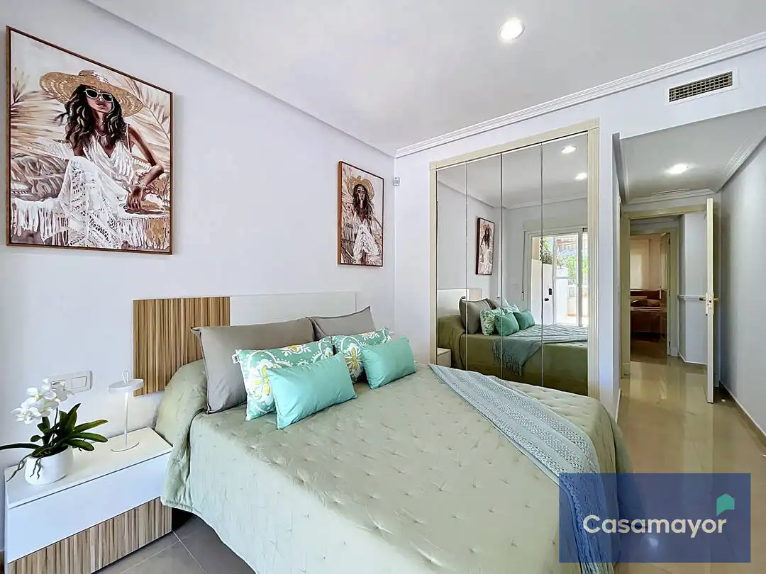 Habitación de Piso en venta en Alicante / Alacant con Aire acondicionado, Calefacción y Jardín privado