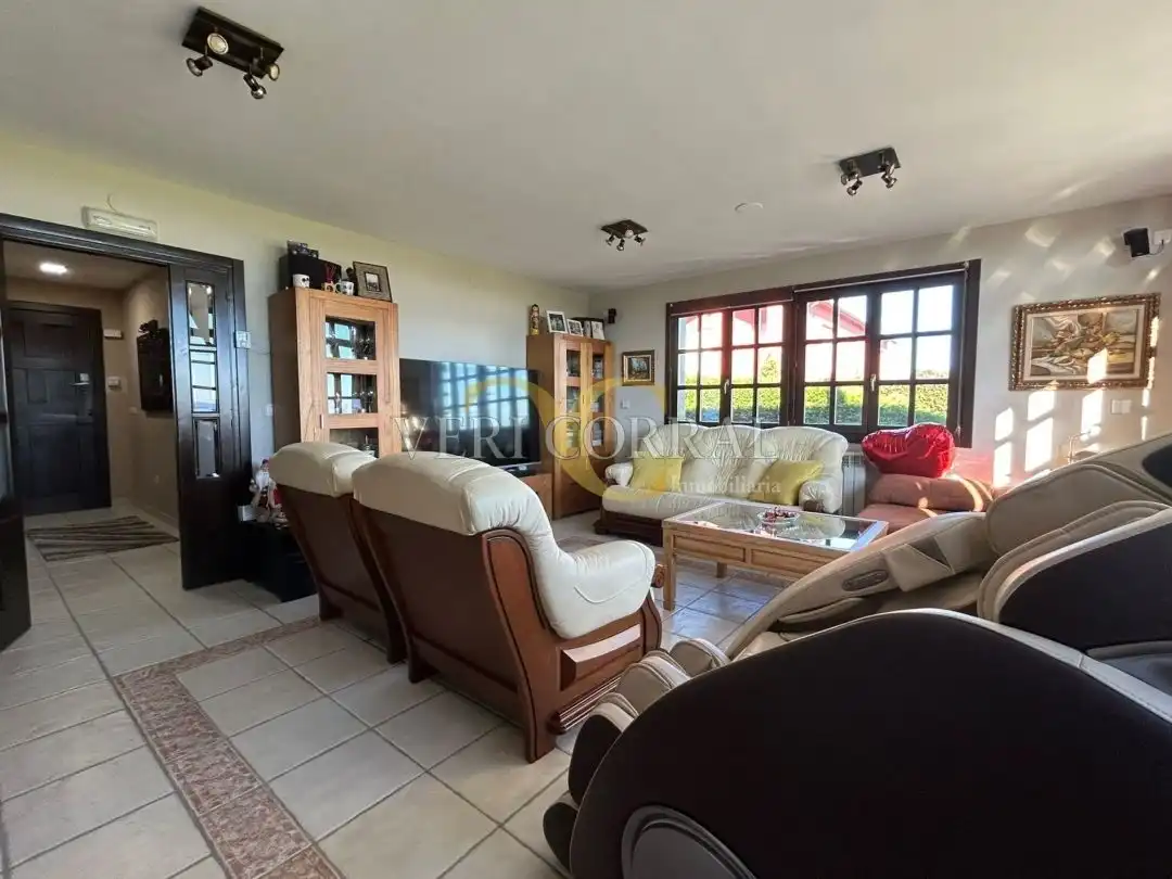 Sala de estar de Casa o chalet en venta en Llanes con Calefacción, Jardín privado y Terraza