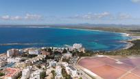 Vista exterior de Pis en venda en Ses Salines amb Aire condicionat, Terrassa i Piscina