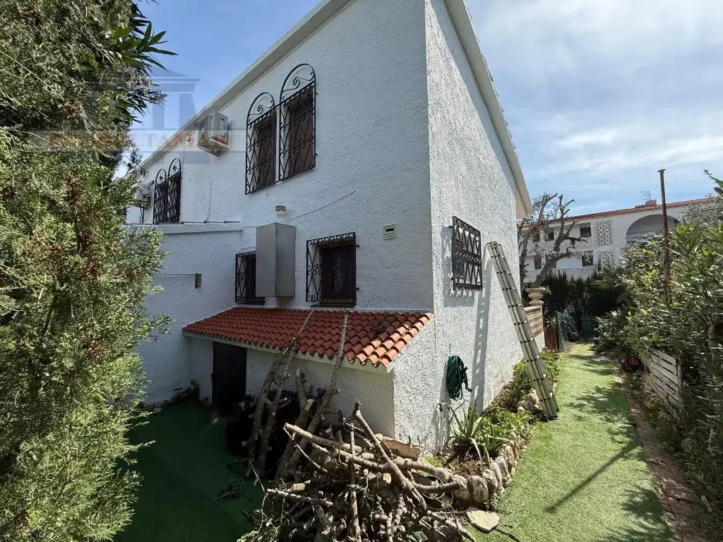 Vista exterior de Casa adosada en venta en Mont-roig del Camp