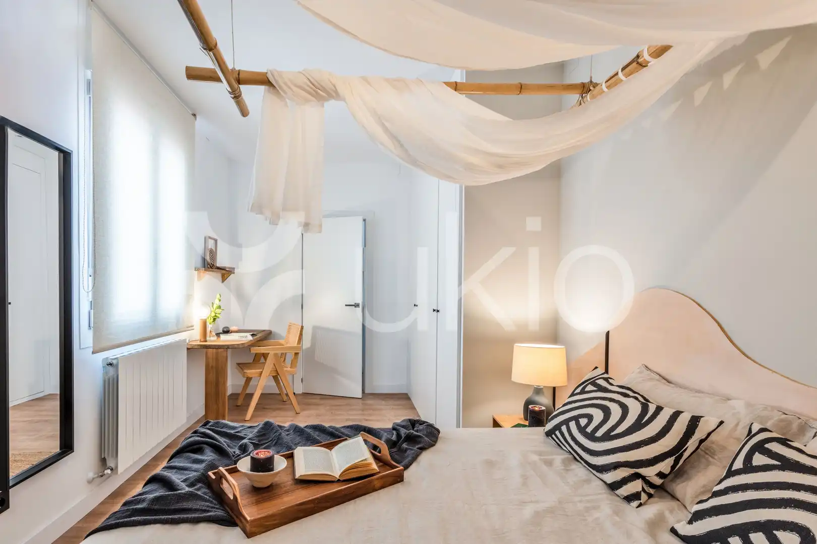 Dormitori de Apartament de lloguer en Madrid amb Aire condicionat, Calefacció i Moblat