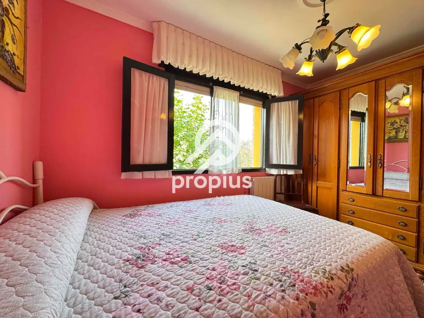 Habitación de Casa o chalet en venta en Parres con Calefacción, Jardín privado y Parquet