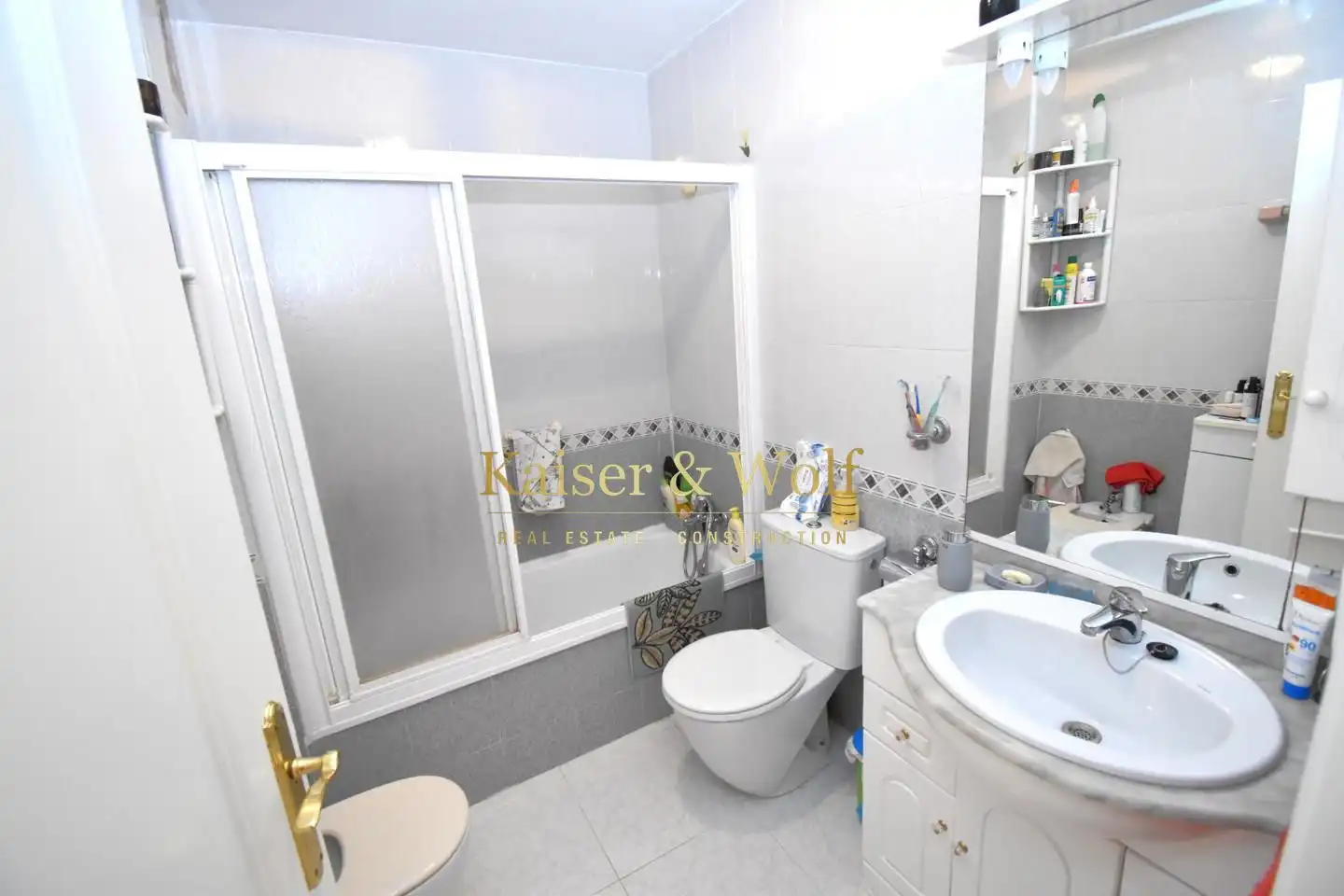 Baño de Piso en venta en Santa Pola con Aire acondicionado, Terraza y Amueblado