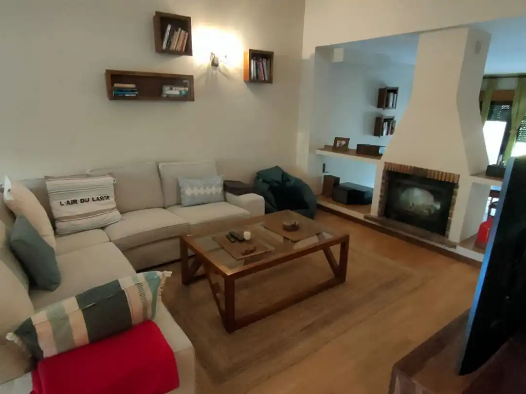 Sala d'estar de Casa o xalet en venda en El Espinar amb Calefacció, Jardí privat i Parquet