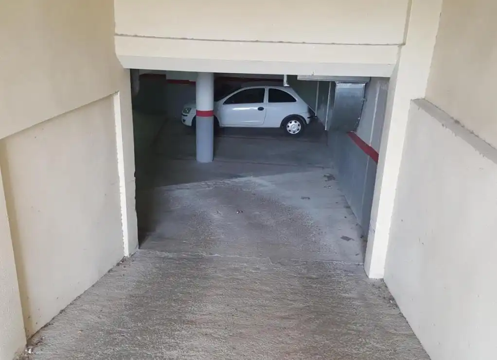 Parking for sale in JOSEP ANSELM CLAVE, imagen 3