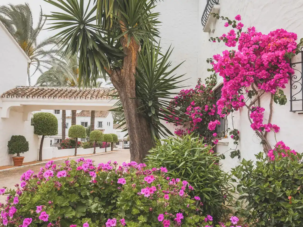 Außenansicht von Wohnung zur Miete in Marbella mit Klimaanlage, Privatgarten und Parkett