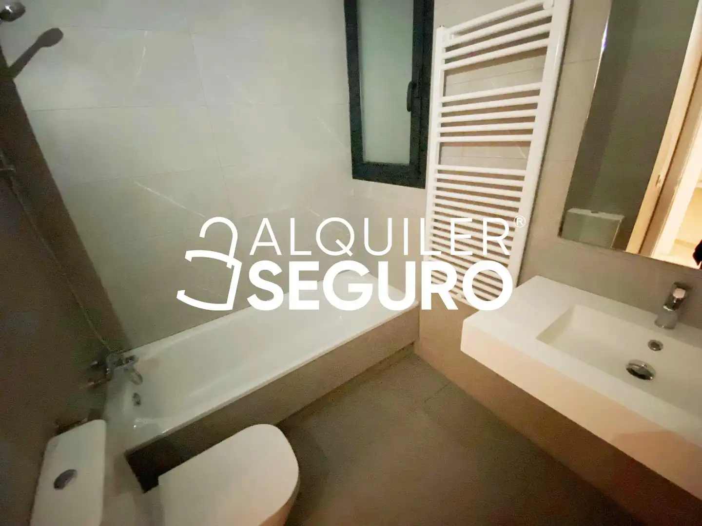 Bathroom of Flat for rent in Madrid  with Air Conditioner, Heating and Terrace