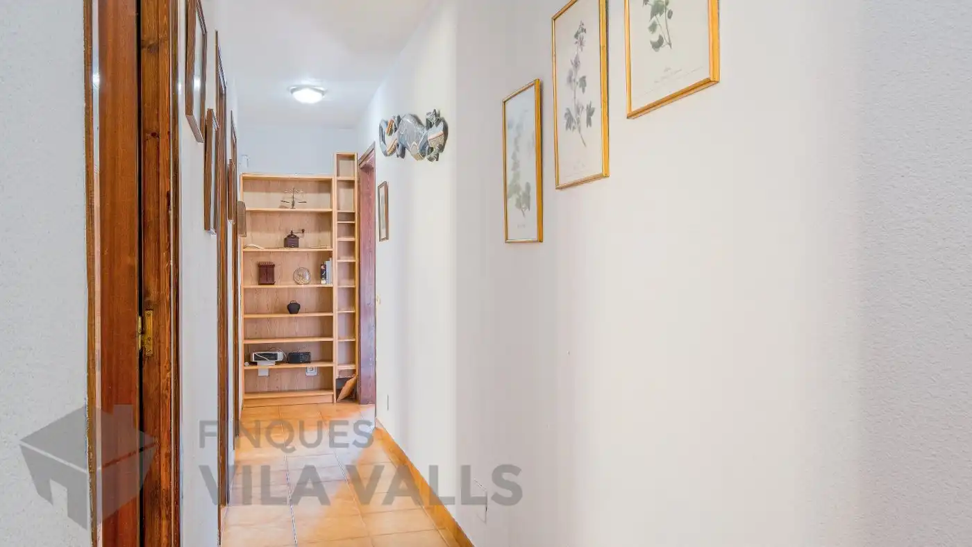 Haus oder Chalet zum Verkauf in Sant Quirze Safaja mit Privatgarten und Balkon