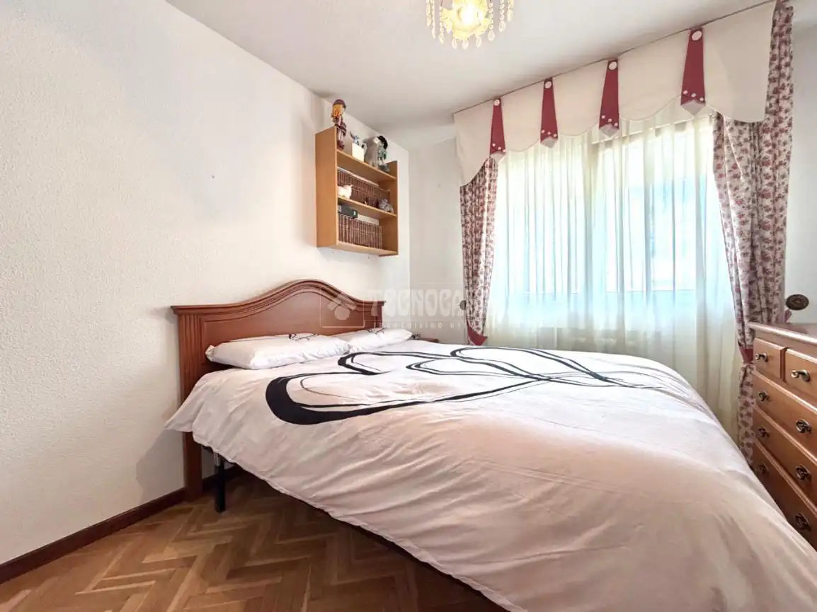 Schlafzimmer von Wohnung zum Verkauf in Alcalá de Henares mit Klimaanlage, Heizung und Parkett