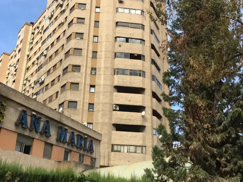 Vista exterior de Pis en venda en  Granada Capital amb Aire condicionat