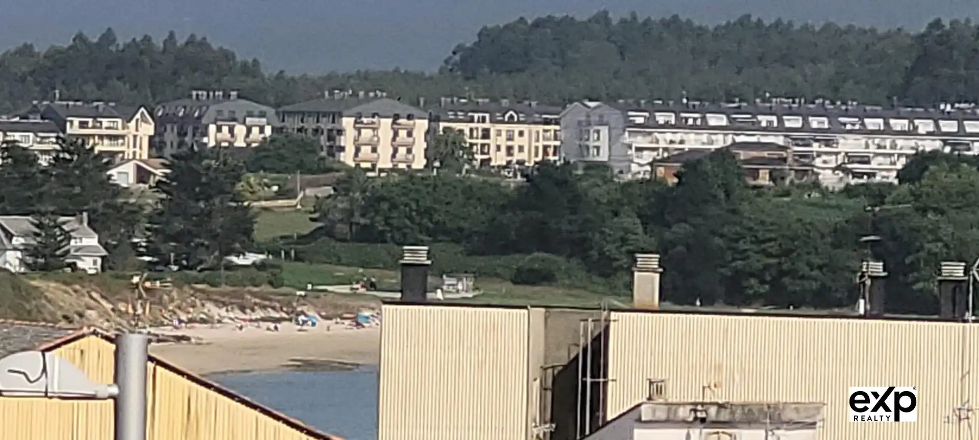 Vista exterior de Pis en venda en Foz amb Balcó