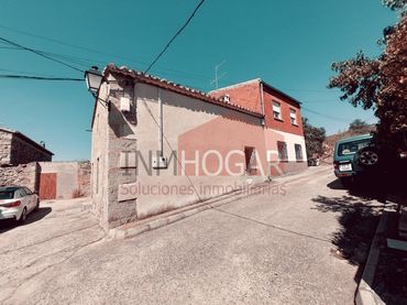 Casa rústica amb jardí en venda a Santa María del Berrocal