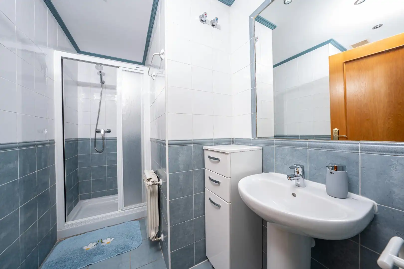 Bathroom of Detached homes for sale in La Nucia  with Air Conditioner, Heating and Private garden