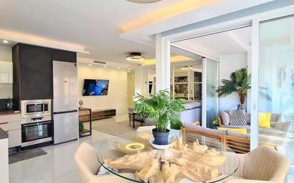 Living room of Apartment for sale in Estepona  with Air Conditioner and Terrace