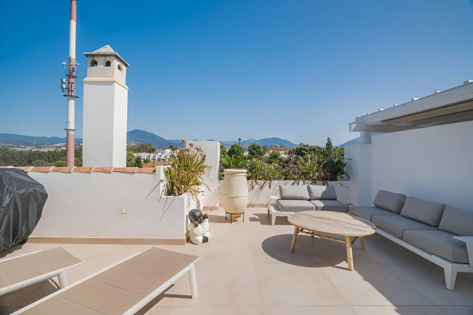 Penthouse with pool for sale in Nueva Andalucía, imagen 2
