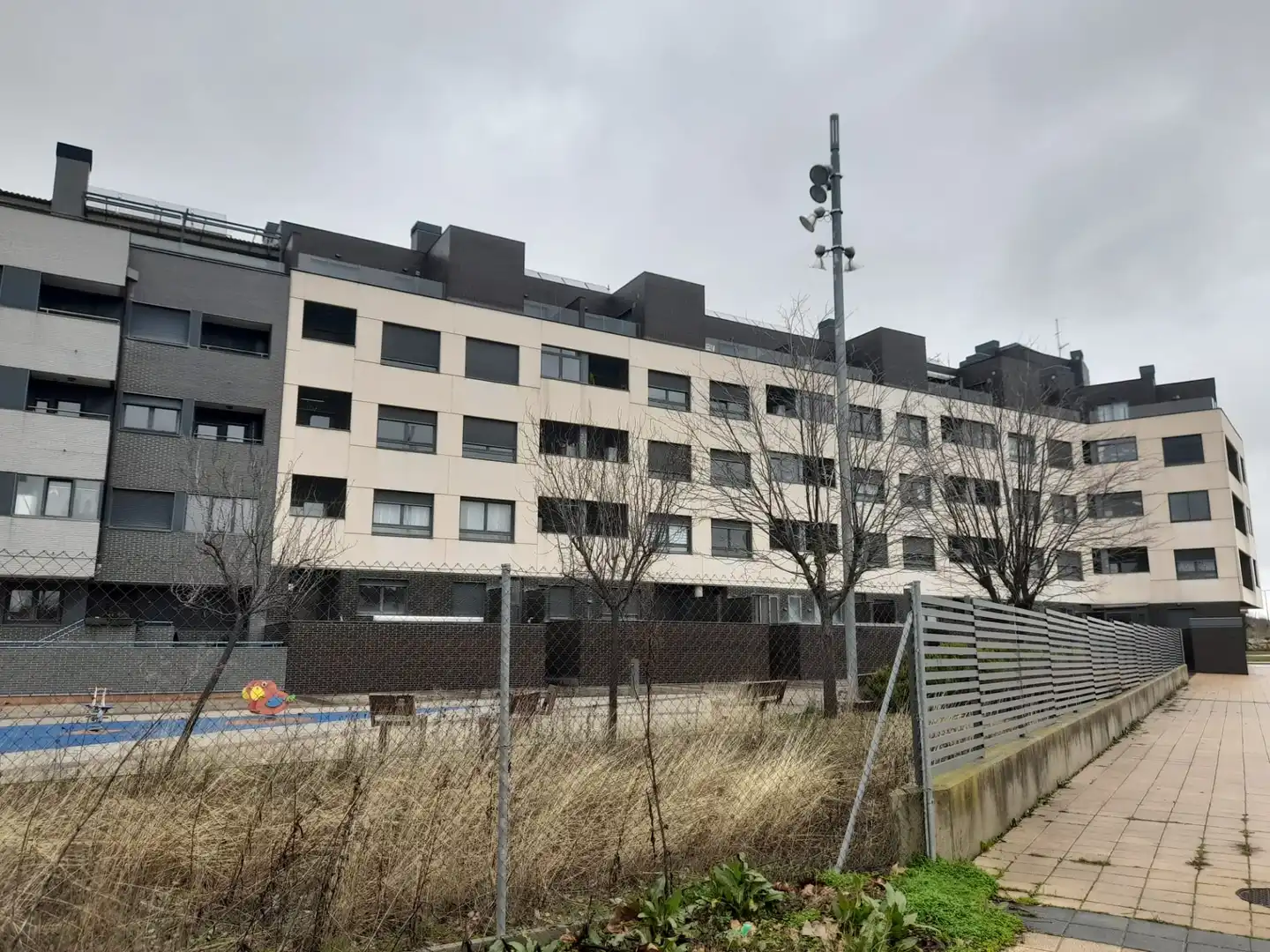 Außenansicht von Wohnung zum Verkauf in Burgos mit Heizung, Parkett und Terrasse
