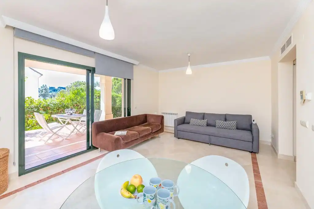 Sala d'estar de Apartament en venda en Marbella amb Aire condicionat, Terrassa i Piscina