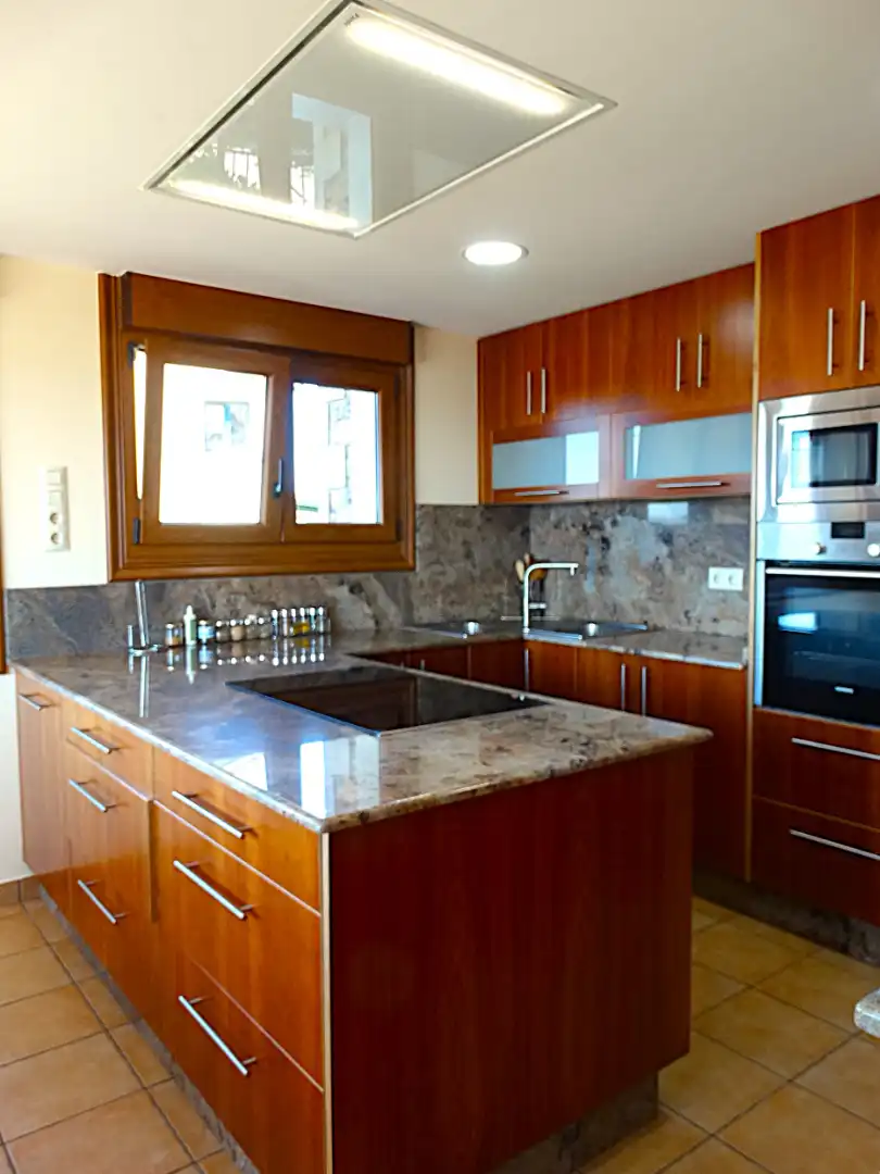Cuina de Casa o xalet en venda en Miño amb Calefacció, Parquet i Terrassa