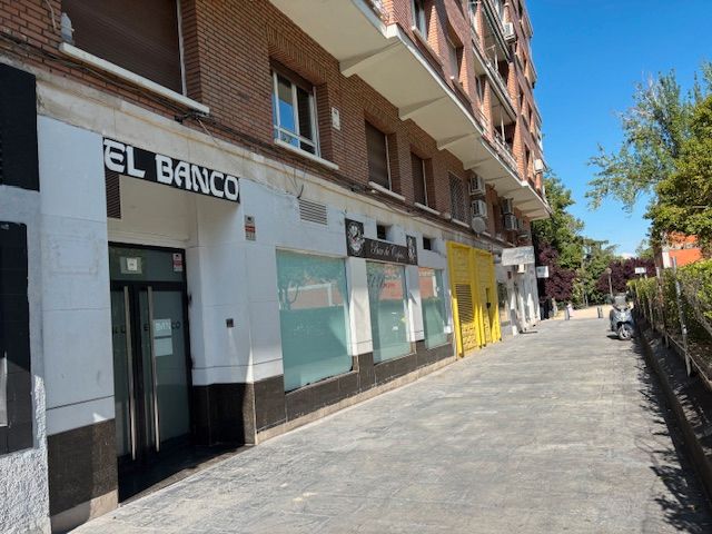 Local de lloguer a Calle del Príncipe de Vergara, Ciudad Jardín