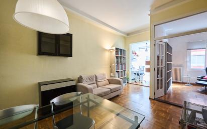 Living room of Flat for sale in  Barcelona Capital  with Heating, Furnished and Oven