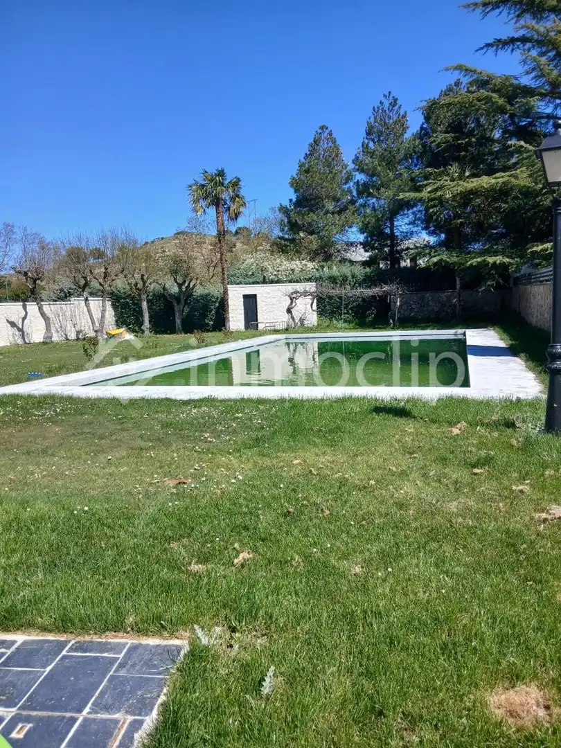 Piscina de Casa o xalet en venda en Villamayor amb Calefacció, Jardí privat i Terrassa