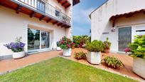 Jardí de Casa o xalet en venda en Laredo amb Calefacció, Jardí privat i Terrassa
