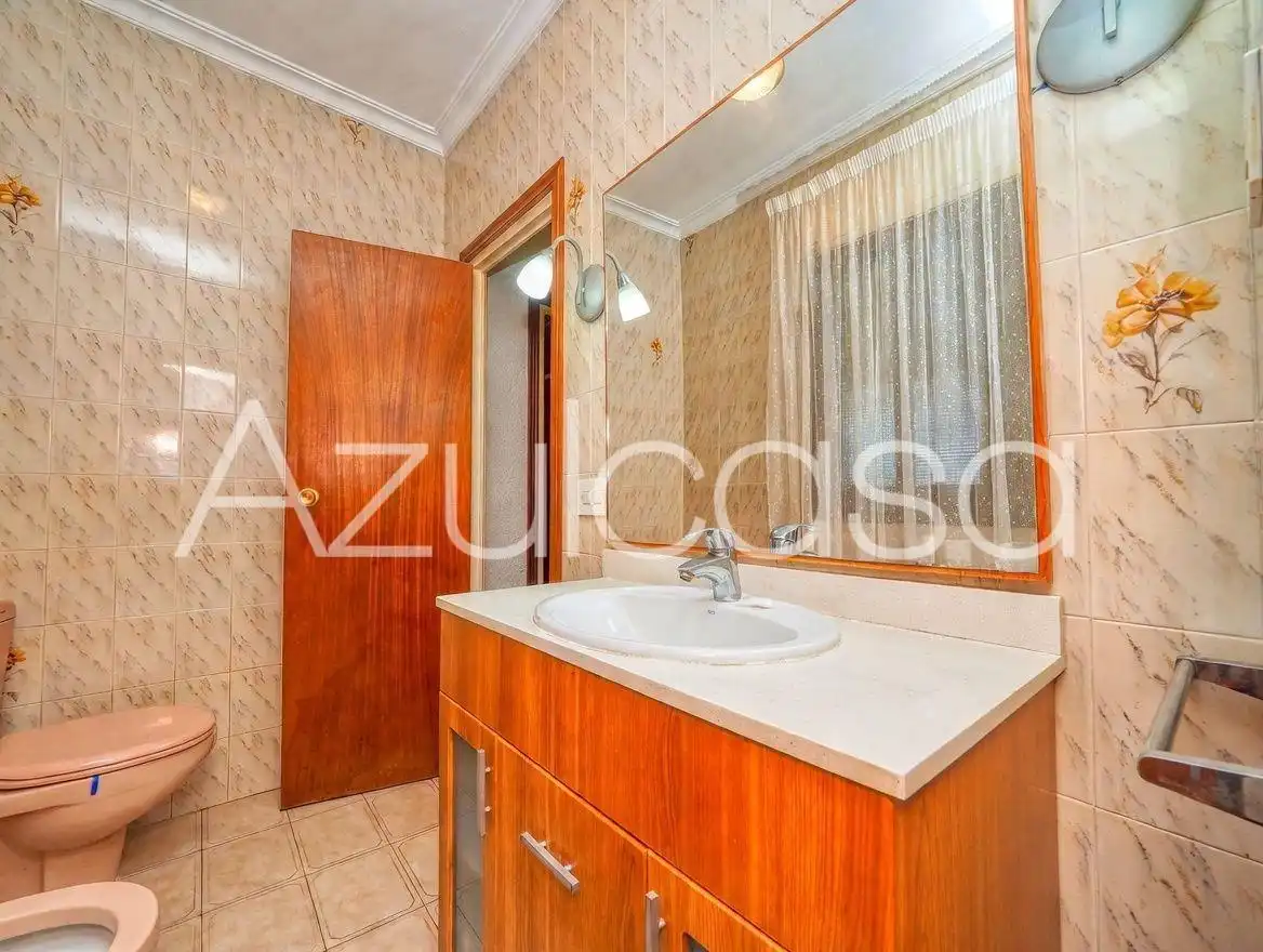 Bany de Casa o xalet en venda en Busot amb Aire condicionat, Traster i Piscina